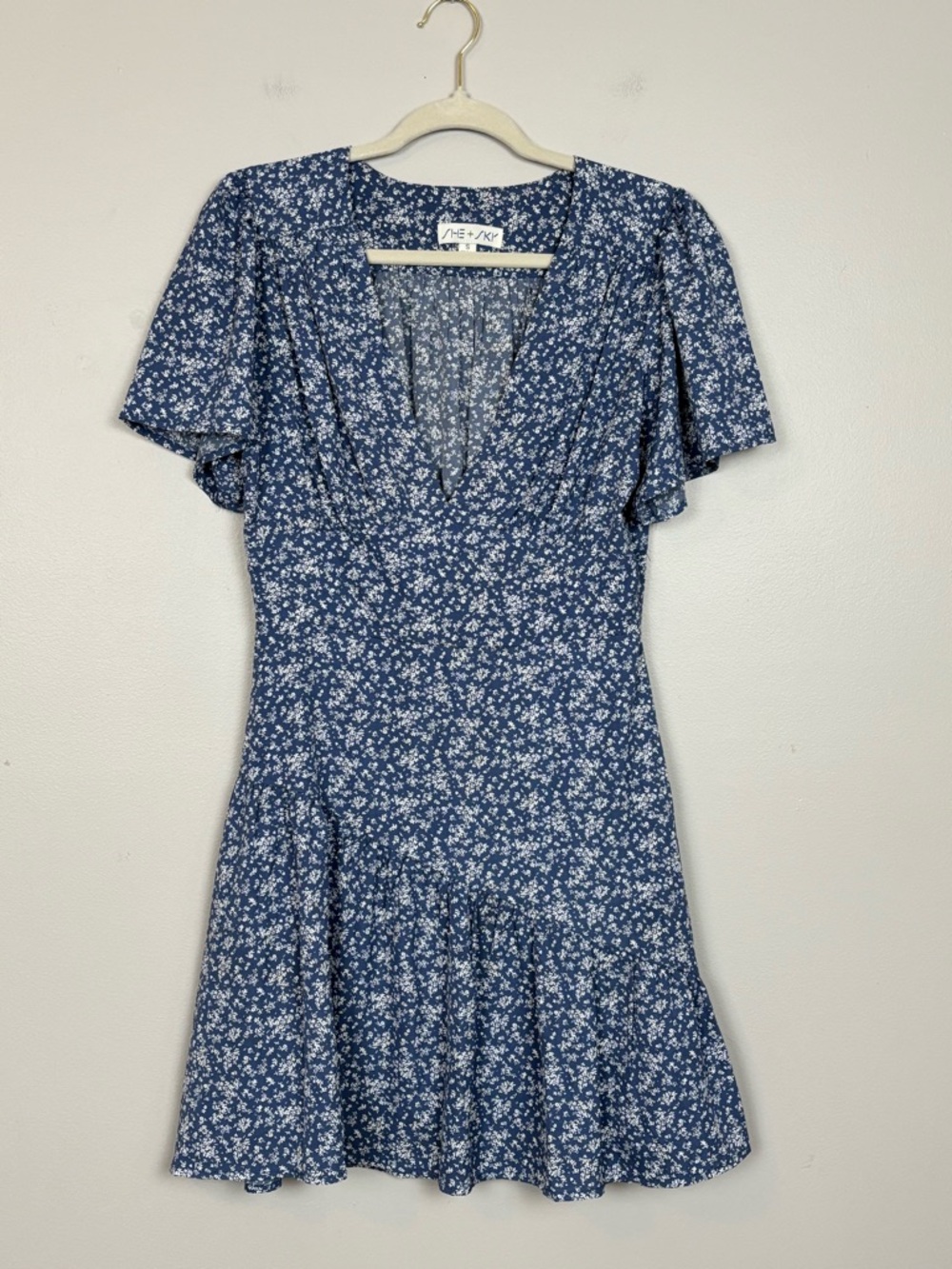 She + Sky Dress Womens Small Blue with Dainty White Floral Pattern Lined‎ Mini
